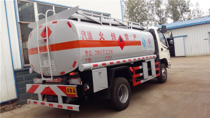4.8 cubic meter fuel tanker